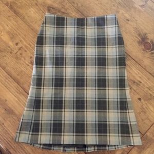 🔥 pencil skirt
. Plaid skirt size 2